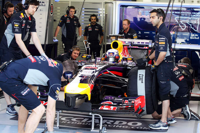 Daniel-Ricciardo-Red-Bull-Formel-1-Test-Bahrain-22-Februar-2014-fotoshowImage-6edfdc51-757166.jpg