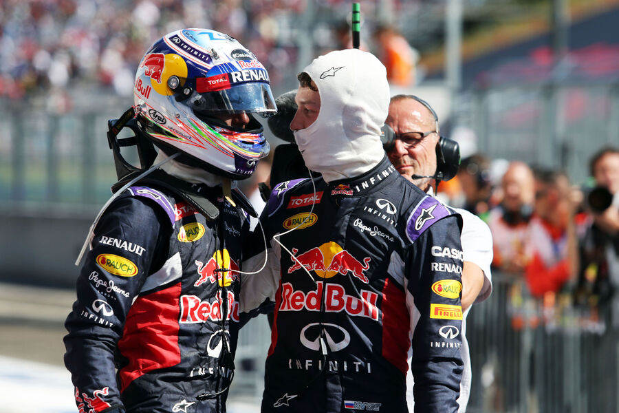 [Imagen: Daniil-Kvyat-Daniel-Ricciardo-Red-Bull-G...885274.jpg]