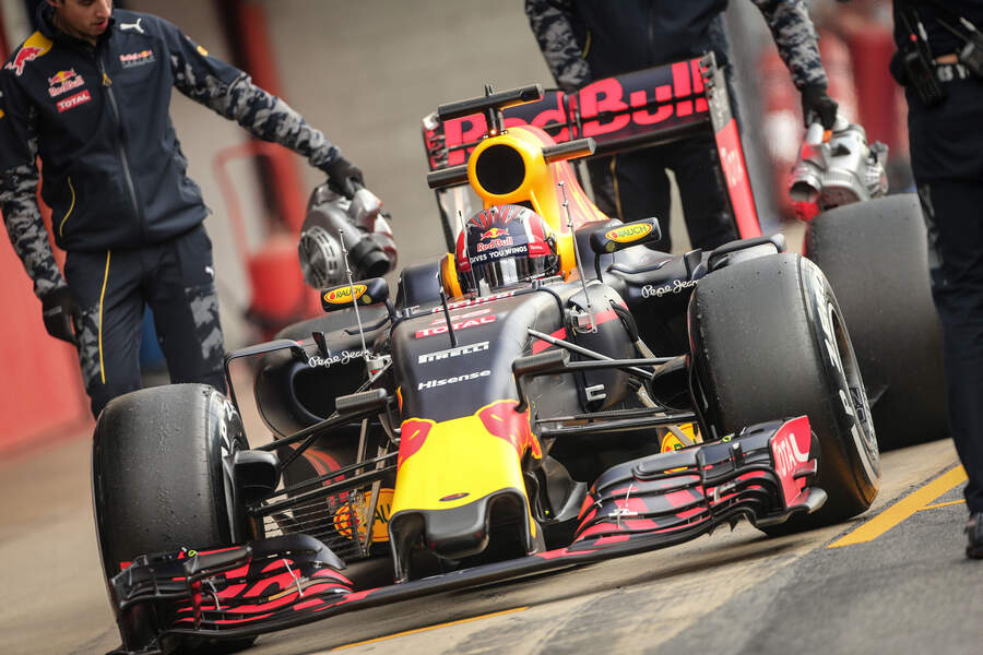 Daniil-Kvyat-Red-Bull-Formel-1-Test-Barc