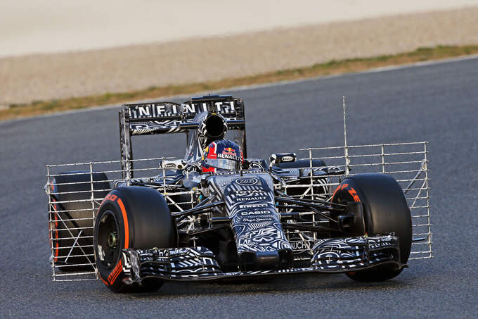 Daniil-Kvyat-Red-Bull-Formel-1-Test-Barcelona-27-Februar-2015-fotoshowImage-8f3cbfa7-846648.jpg