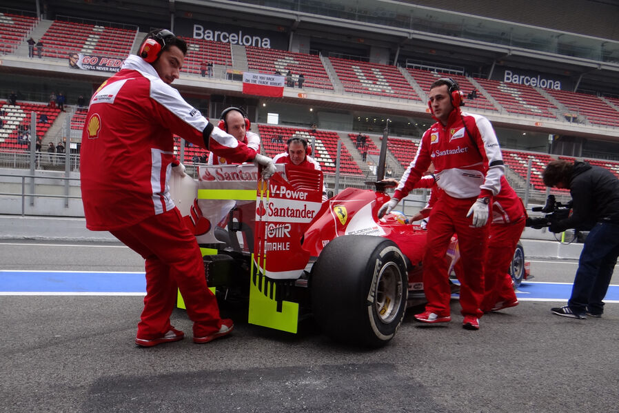 [Imagen: Fernando-Alonso-Ferrari-Formel-1-Test-Ba...662795.jpg]