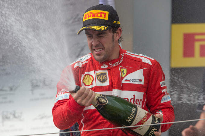 Ferrari-Boxen-Reportage-GP-Ungarn-2014-fotoshowImage-61f7db8c-802400.jpg