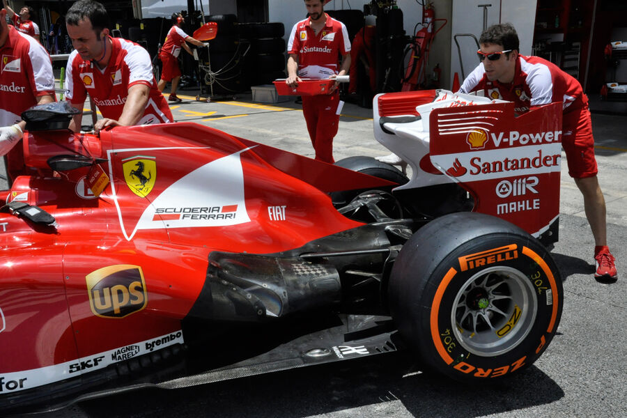 Ferrari-Formel-1-GP-Brasilien-21-November-2013-fotoshowBigImage-21e07e91-738335.jpg