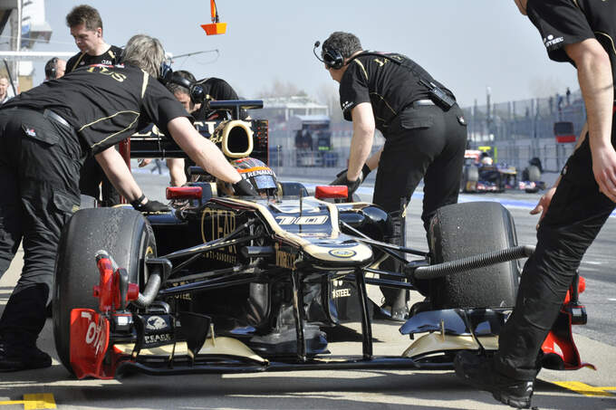 Formel-1-Test-Barcelona-01-03-2012-Romain-Grosjean-Lotus-Renault-GP-fotoshowImage-f18282b8-574246.jpg