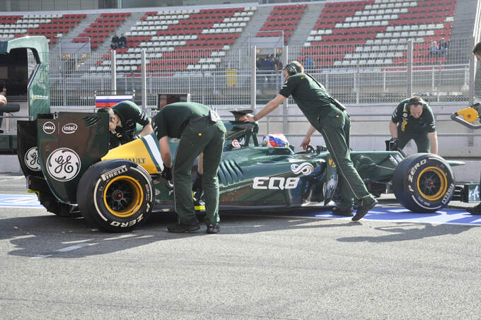 Formel-1-Test-Barcelona-01-03-2012-Vitaly-Petrov-Caterham-fotoshowImage-b5c38c2b-574238.jpg