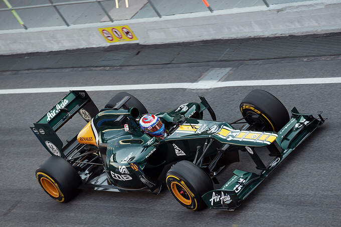 Formel-1-Test-Barcelona-01-03-2012-Vitaly-Petrov-Caterham-fotoshowImage-f038d8f8-574216.jpg