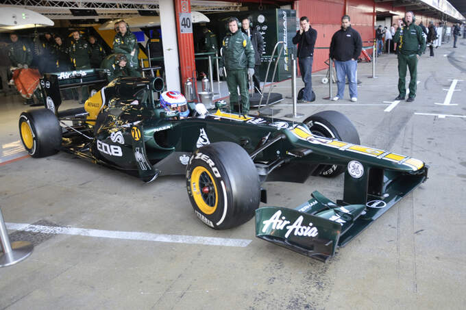 Formel-1-Test-Barcelona-22-2-2012-Vitaly-Petrov-Caterham-fotoshowImage-2c70930c-571907.jpg