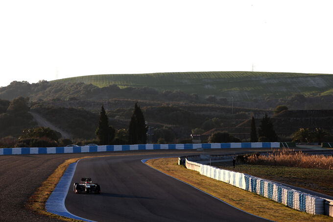 Formel-1-Test-Jerez-10-2-2012-Romain-Grosjean-Lotus-Renault-GP-fotoshowImage-2d64982b-569557.jpg