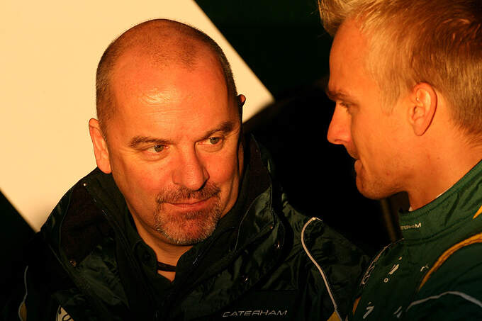 Formel-1-Test-Jerez-7-2-2012-Mike-Gascoyne-Heikki-Kovalainen-Caterham-fotoshowImage-b22b45a8-568769.jpg