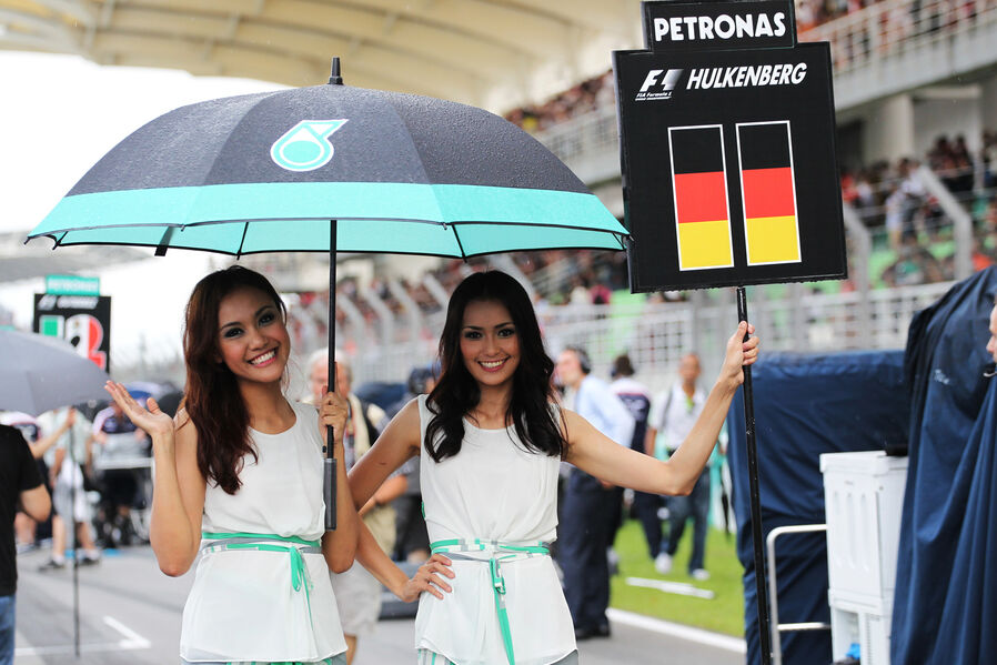 Girls-Formel-1-GP-Malaysia-2013-19-fotoshowImageNew-fe20fd3d-671660.jpg