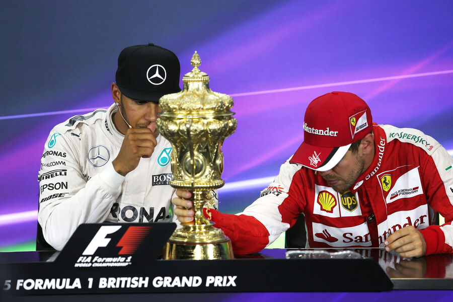Hamilton-Vettel-GP-England-2015-fotoshowBigImage-2b63033c-881083.jpg