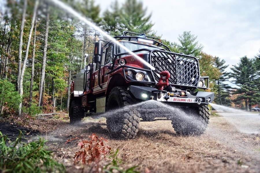 Bulldog 4x4 Fire Truck: Amerikas Schärfstes Feuerwehrauto - Auto Motor ...