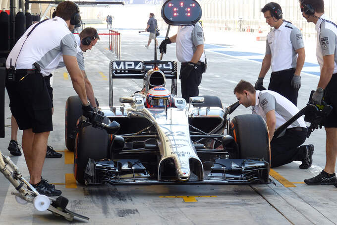 Jenson-Button-McLaren-Formel-1-Test-Bahrain-22-Februar-2014-fotoshowImage-65c0809b-757153.jpg