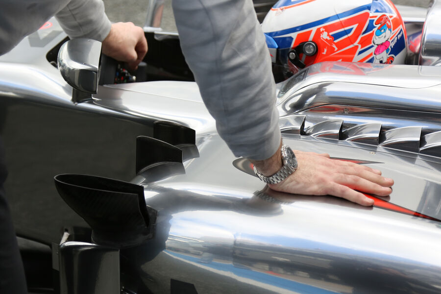 Jenson-Button-McLaren-Formel-1-Test-Jerez-29-Januar-2014-fotoshowBigImage-6d6f0e88-751734.jpg