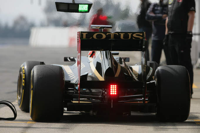 Kimi-Raeikkoenen-Lotus-Formel-1-Test-Barcelona-4-Maerz-2012-fotoshowImage-65f75483-575044.jpg