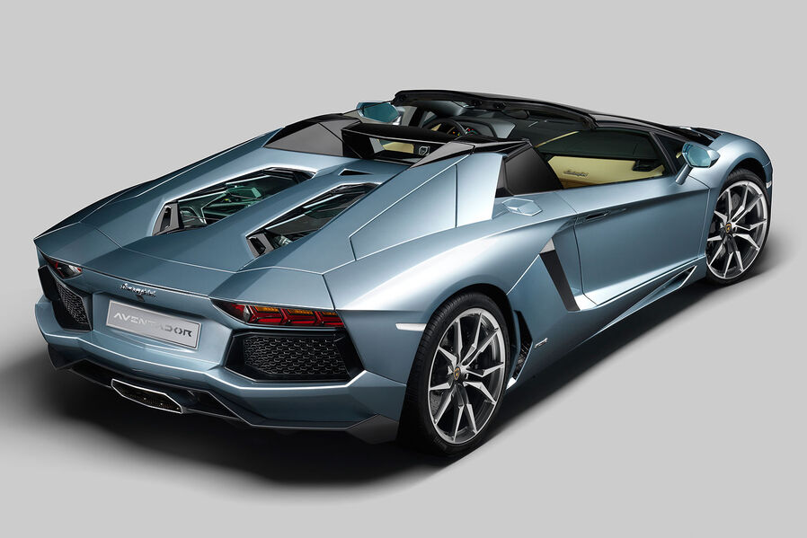 Lamborghini-Aventador-LP-700-4-Roadster-19-fotoshowImageNew-2902ef31-643566.jpg