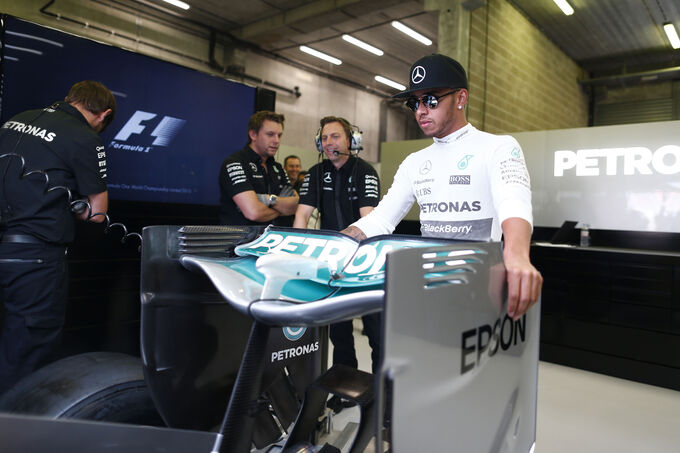 Lewis-Hamilton-Mercedes-Formel-1-GP-Belgien-Spa-Francorchamps-22-August-2015-fotoshowImage-e309c4aa-889958.jpg