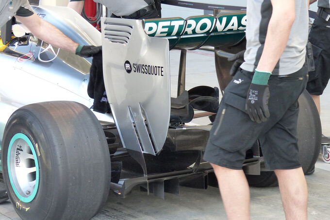 Lewis-Hamilton-Mercedes-Formel-1-Test-Bahrain-19-Februar-2014-fotoshowImage-b7bd34b6-756066.jpg