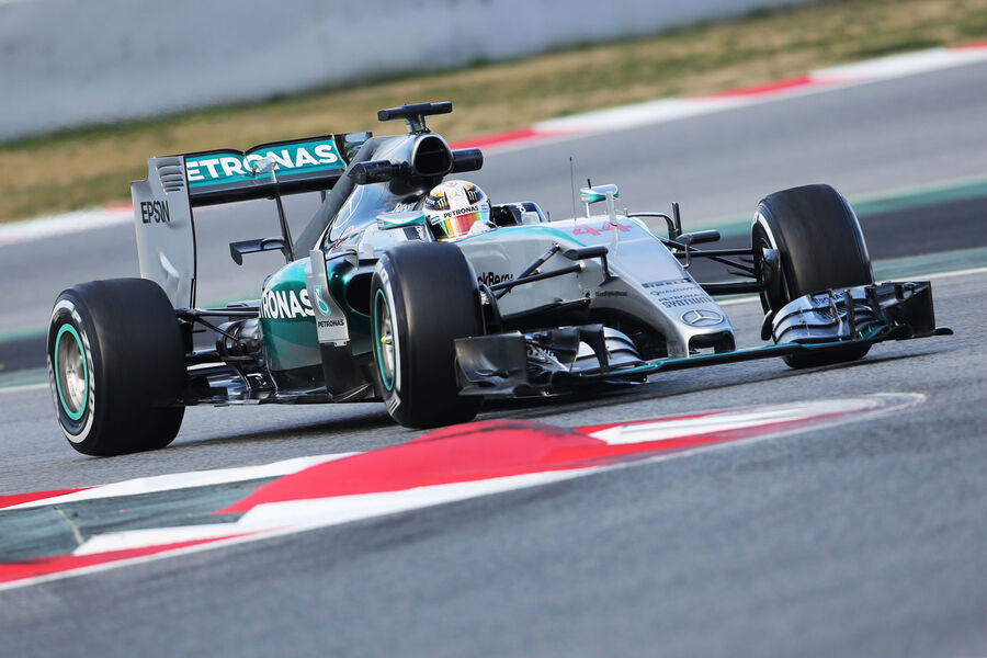 Lewis-Hamilton-Mercedes-Formel-1-Test-Barcelona-26-Februar-2015-fotoshowBigImage-b22e759-846429.jpg