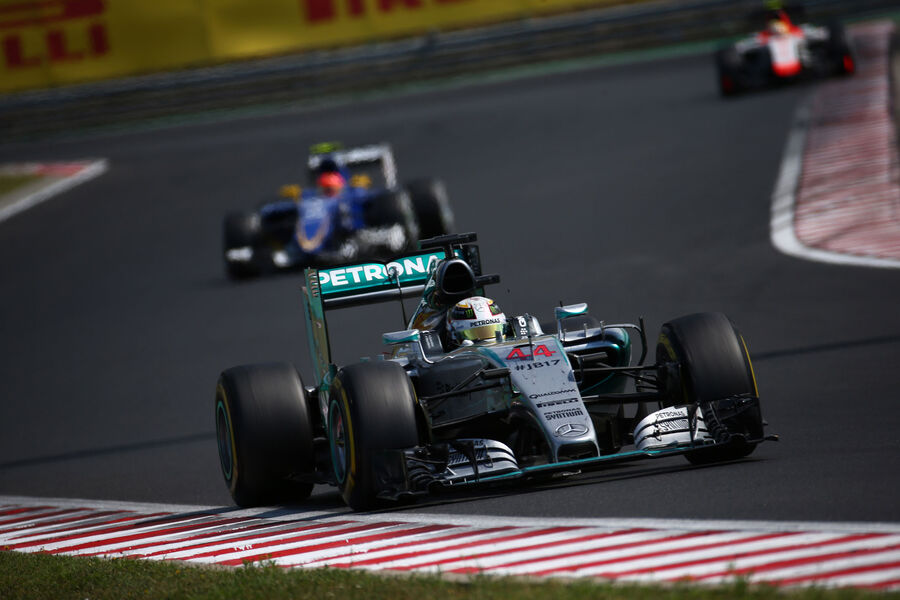 [Imagen: Lewis-Hamilton-Mercedes-GP-Ungarn-Budape...885266.jpg]