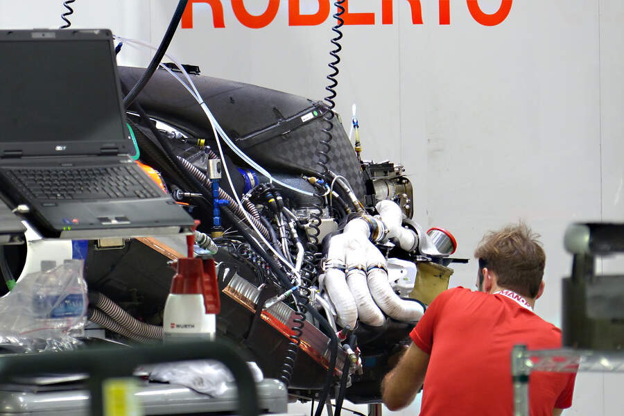 Manor-Marussia-GP-Singapur-Formel-1-16-September-2015-fotoshowBigImage-e04096da-896627.jpg