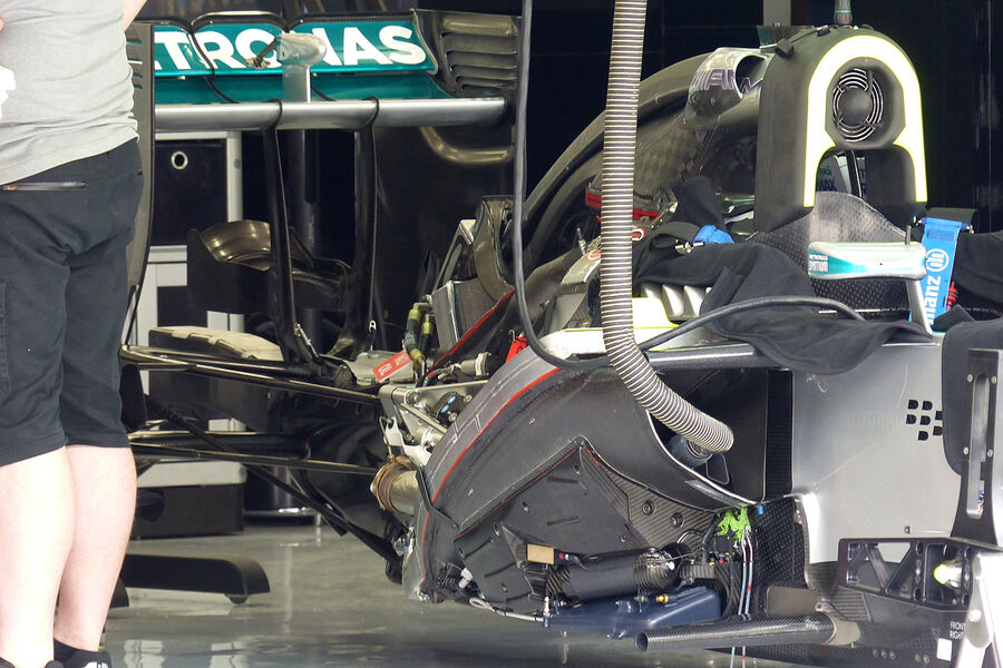 [Imagen: Mercedes-Formel-1-GP-Bahrain-Sakhir-3-Ap...769298.jpg]