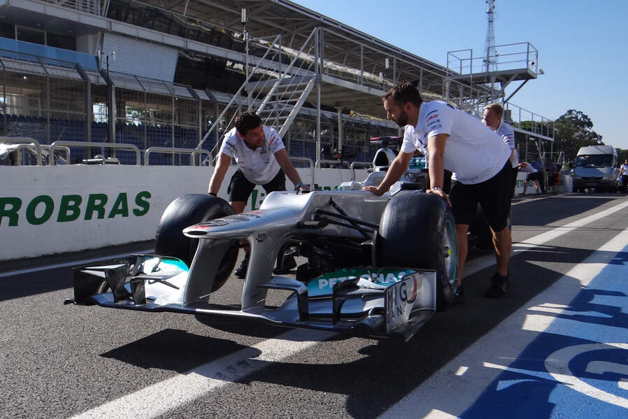 Mercedes-Formel-1-GP-Brasilien-Sao-Paulo-22-November-2012-19-fotoshowImageNew-b6f7880b-645912.jpg