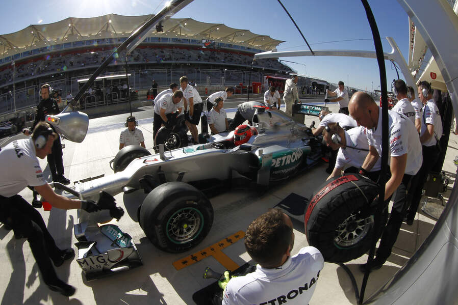 Mercedes-GP-USA-2012-19-fotoshowImageNew-62b2d33a-645566.jpg