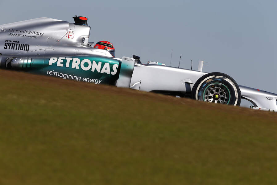 Mercedes-GP-USA-2012-19-fotoshowImageNew-f51776ed-645567.jpg