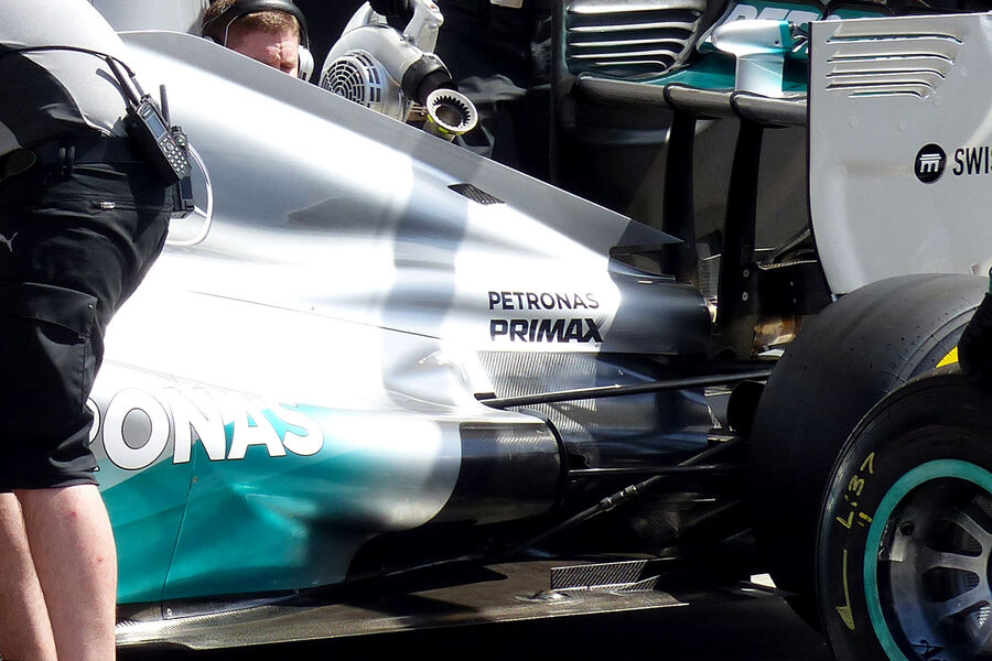 [Imagen: Mercedes-Technik-Bahrain-Test-2-2014-fot...761853.jpg]