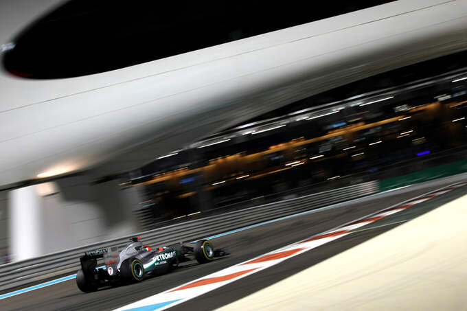 Michael-Schumacher-GP-Abu-Dhabi-Freies-Training-11-November-2011-fotoshowImage-b32eef0a-551820.jpg