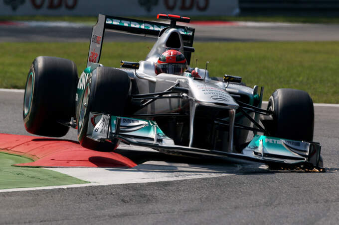 Michael-Schumacher-Mercedes-GP-Italien-2011-fotoshowImage-be503a6c-535092.jpg