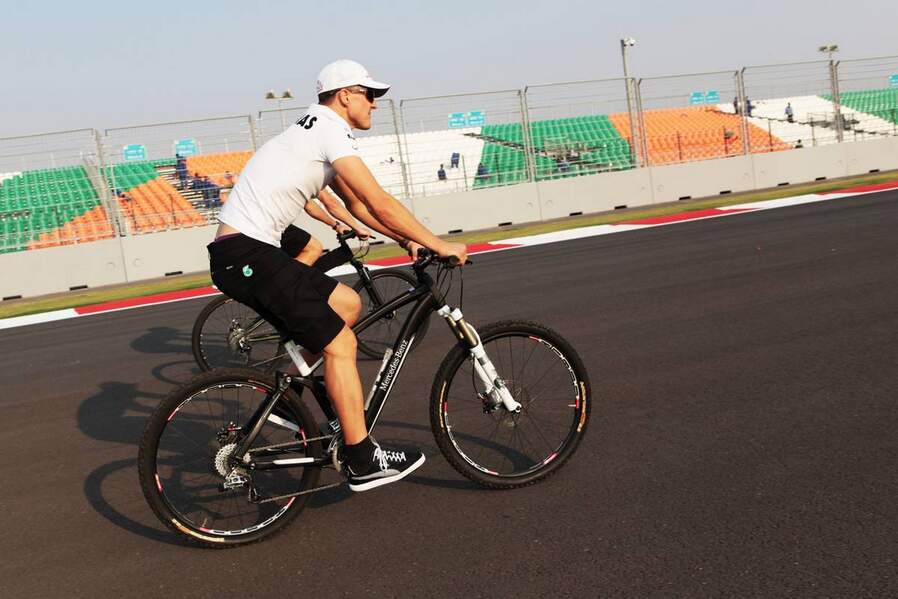 Motor-Racing-Formula-One-World-Championship-Indian-Grand-Prix-Preparation-Day-New-Delhi-India-19-fotoshowImageNew-69d46651-639770.jpg