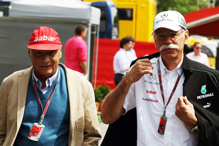 Niki-Lauda-Dieter-Zetsche-GP-Spanien-2012-19-fotoshowImageNew-bda64461-633799.jpg