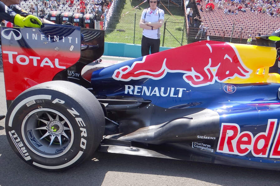 Red-Bull-Auspuff-GP-Ungarn-2012-19-fotoshowImageNew-f8e8762f-619261.jpg