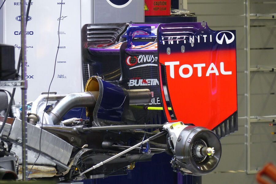 Red-Bull-Formel-1-GP-Singapur-18-September-2014-fotoshowBigImage-bf975cdc-810840.jpg