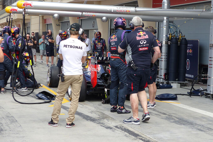 [Imagen: Red-Bull-Formel-1-Test-Bahrain-28-Februa...758400.jpg]