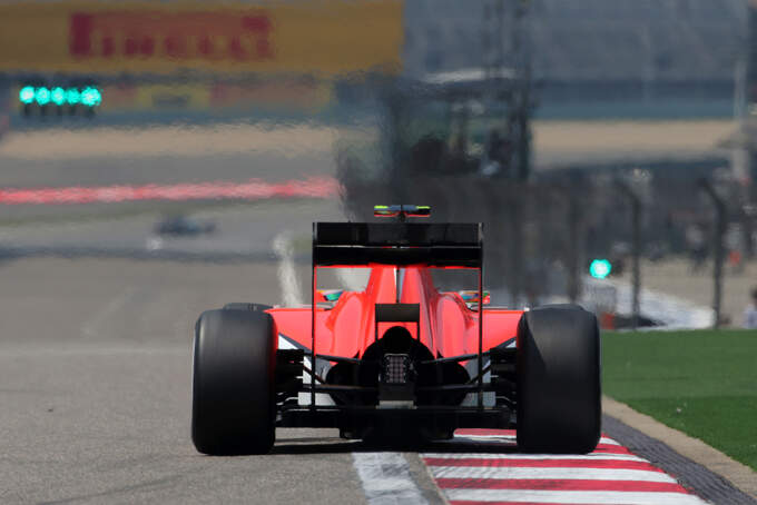 Roberto-Merhi-Marussia-Formel-1-GP-China-Shanghai-10-April-2015-fotoshowImage-5ff1ee64-856304.jpg