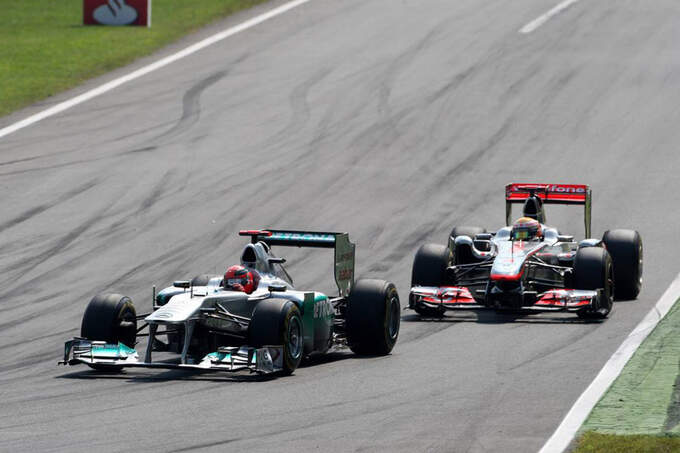 Schumacher-vs-Hamilton-GP-Italien-Monza-2011-fotoshowImage-f2747d85-532593.jpg