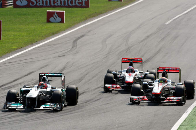 Schumacher-vs-Hamilton-GP-Italien-Monza-2011-fotoshowImage-fd3e2e3e-532594.jpg