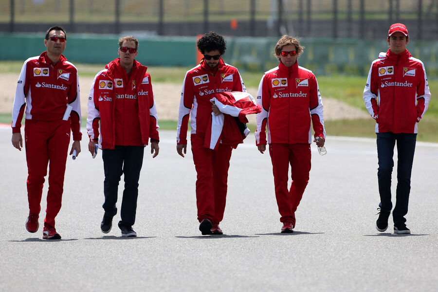 [Imagen: Sebastian-Vettel-Ferrari-Formel-1-GP-Chi...856051.jpg]