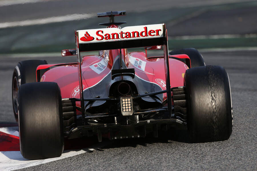 Sebastian-Vettel-Ferrari-Formel-1-Test-Barcelona-1-Maerz-2015-fotoshowBigImage-82f60eb6-847191.jpg