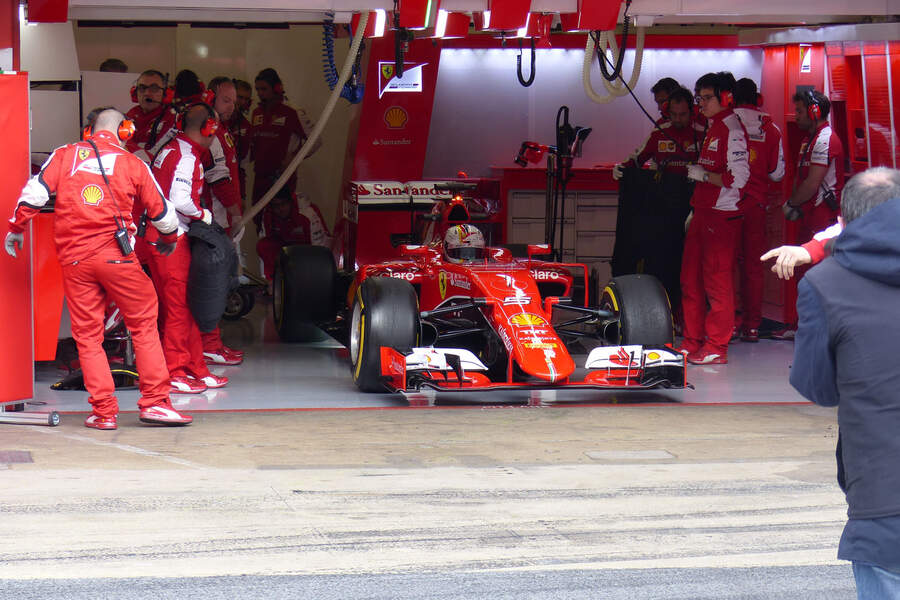 Sebastian-Vettel-Ferrari-Formel-1-Test-Barcelona-1-Maerz-2015-fotoshowBigImage-b1732e7e-847129.jpg