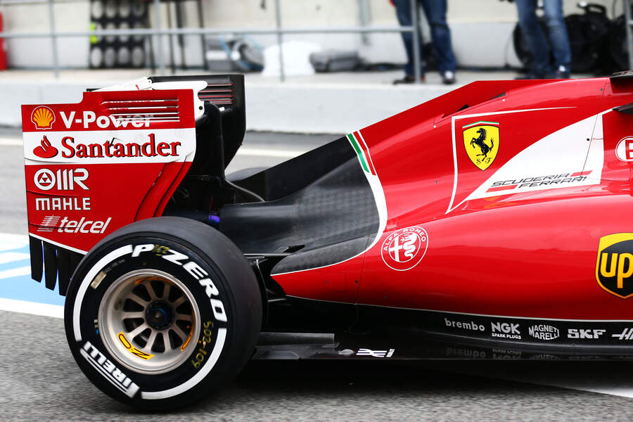 Sebastian-Vettel-Ferrari-Formel-1-Test-Barcelona-21-Februar-2015-fotoshowBigImage-bea51377-845438.jpg