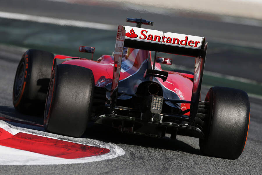 Sebastian-Vettel-Ferrari-Formel-1-Test-Barcelona-27-Februar-2015-fotoshowBigImage-b55bdfd5-846980.jpg