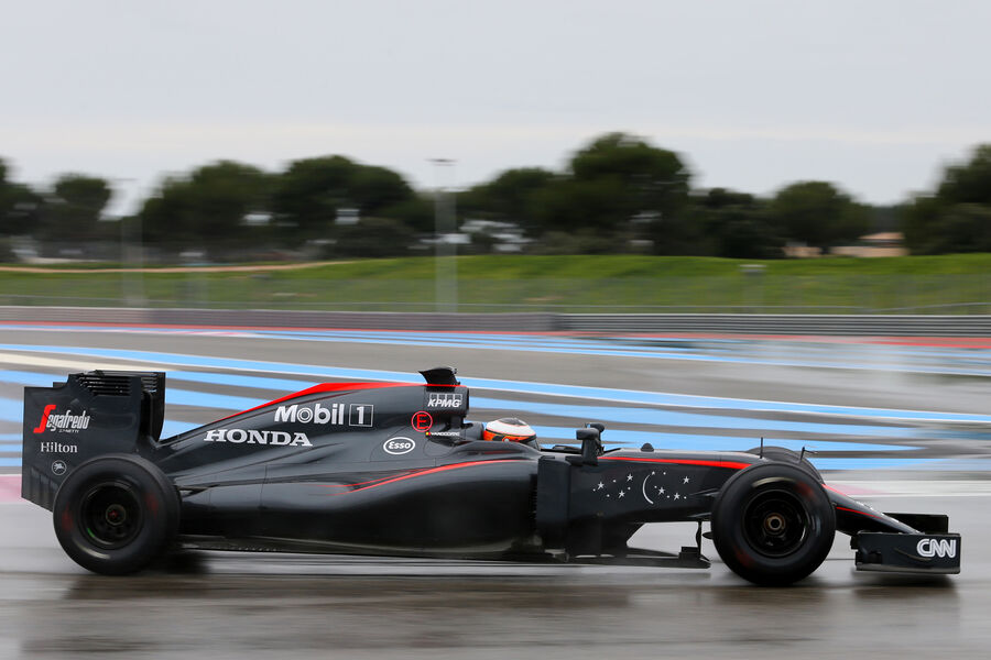 Stoffel-Vandoorne-McLaren-Pirelli-Regentest-Paul-Ricard-25-Januar-2016-fotoshowBigImage-ee2bcf44-922947.jpg