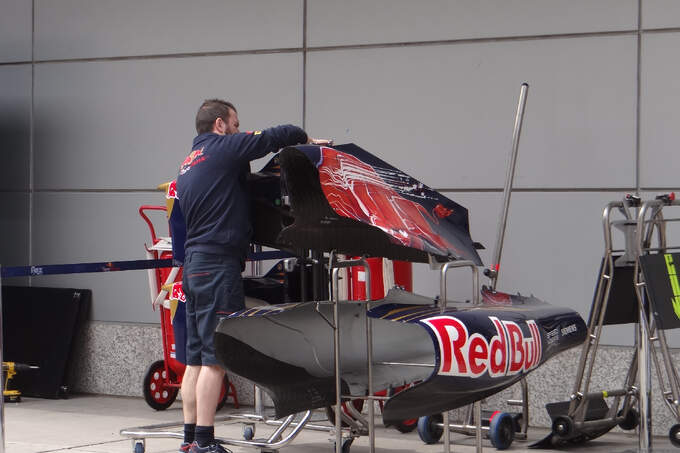 Toro-Rosso-Formel-1-GP-China-11-April-2012-13-fotoshowImage-bc5ccd28-586268.jpg