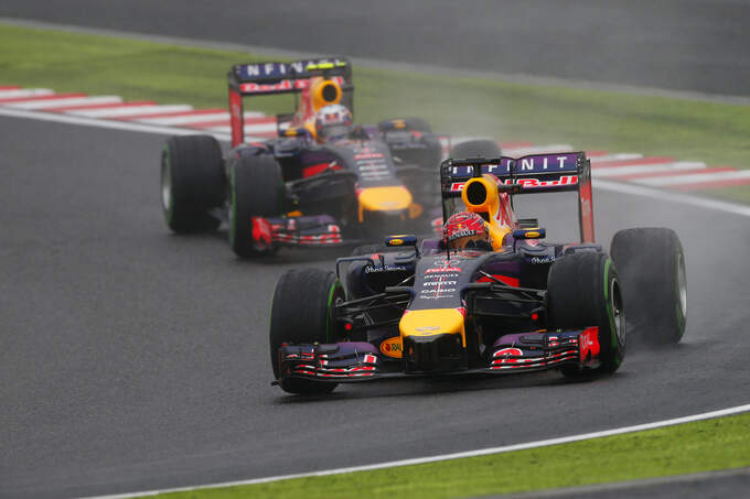 Vettel-Ricciardo-GP-Japan-2014-fotoshowImage-2d36dc05-815342.jpg