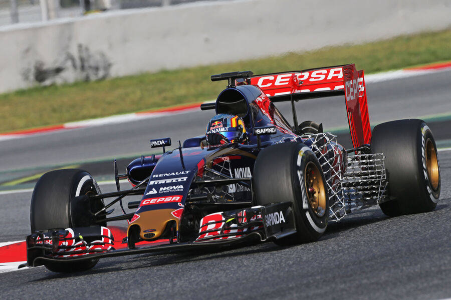 Carlos-Sainz-Toro-Rosso-Formel-1-Test-Ba